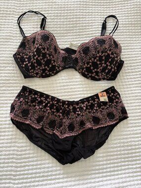 delicates size medium or 36c black matching bra lingerie set